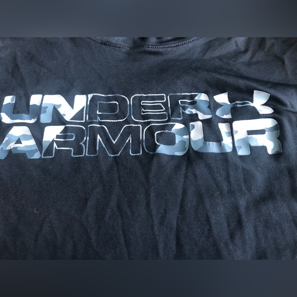 Under Armour a boys Long sleeve heatgear shirt